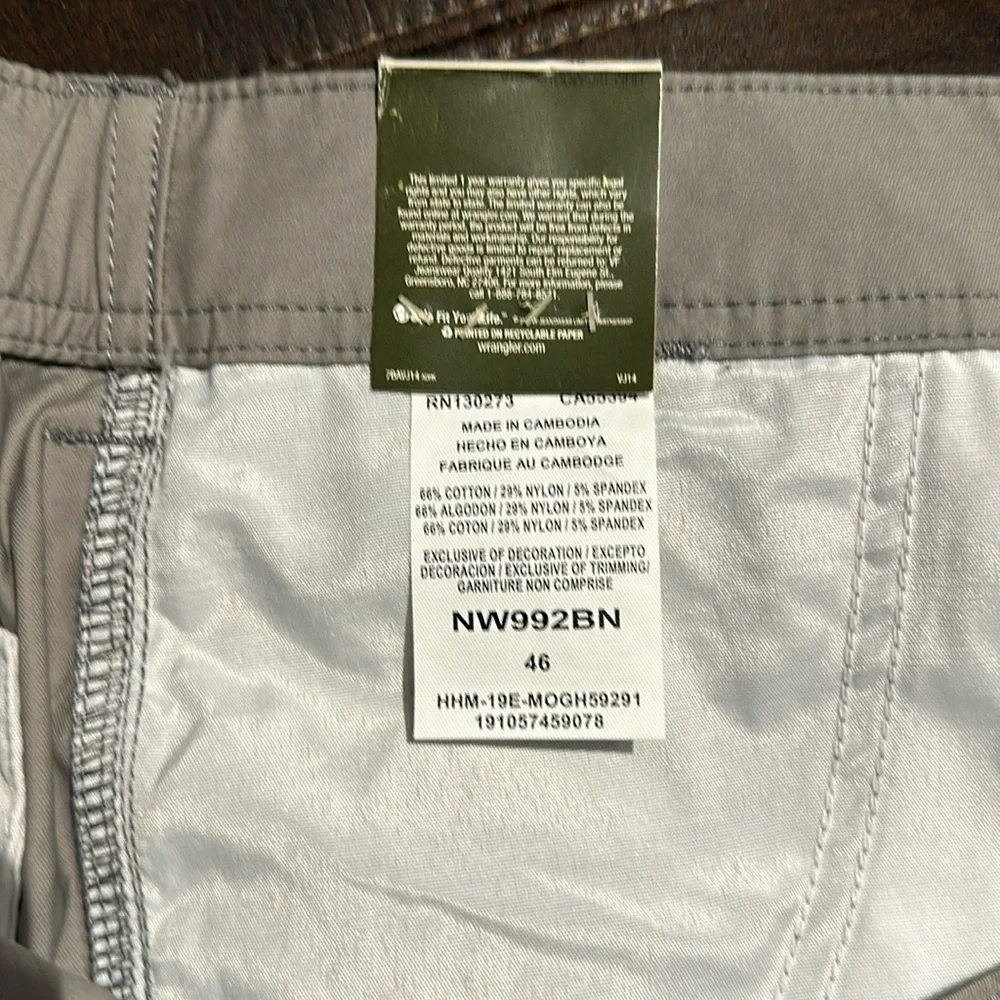 NEW Wrangler Outdoor Performance Men's Khaki Shorts size 46